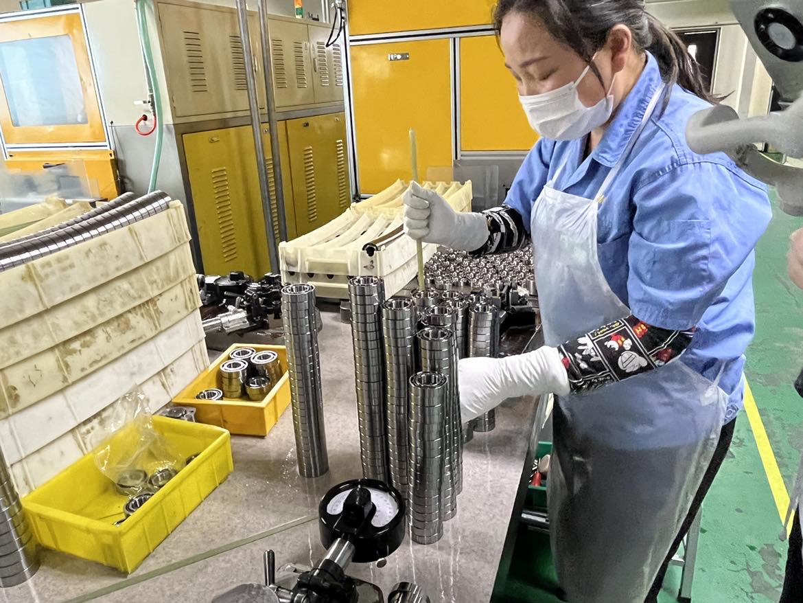 角接觸球軸承廠家應該如何選擇軸承熱處理？