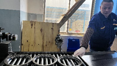 精密數(shù)控車床主軸軸承應(yīng)該如何清洗？