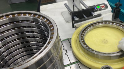 角接觸球軸承萬(wàn)能配對(duì)精度能保證嗎？怎么保證軸承精度？