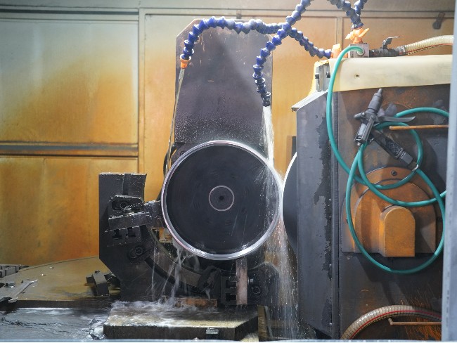 數(shù)控車床主軸軸承出廠前需要清洗幾次呢？聽聽40年軸承廠家怎么說！