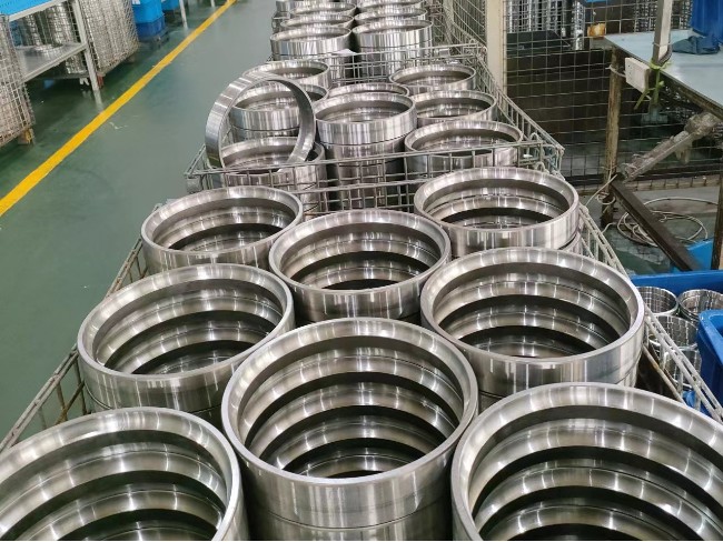 精密主軸軸承運轉(zhuǎn)過程中如何配合？