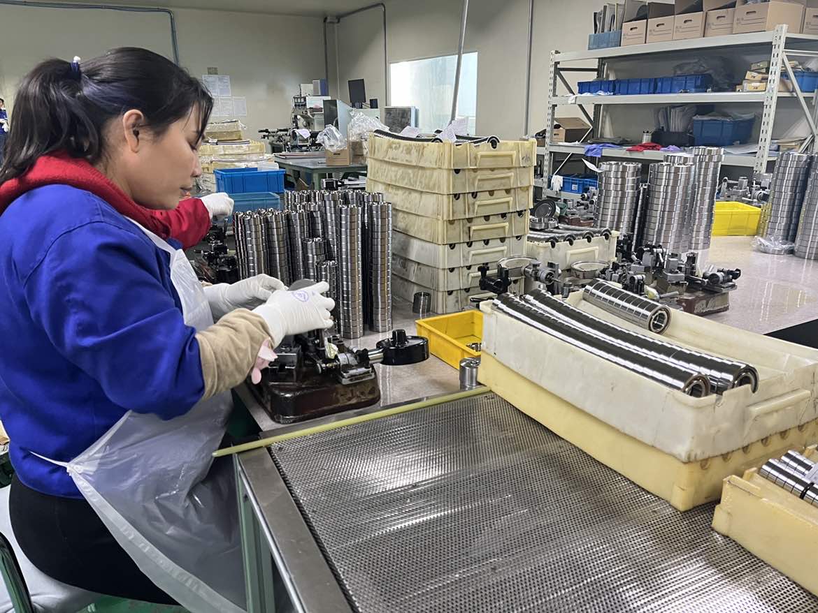 37年主軸軸承廠家告訴您：主軸結(jié)構(gòu)與密封對機床的影響有多大！