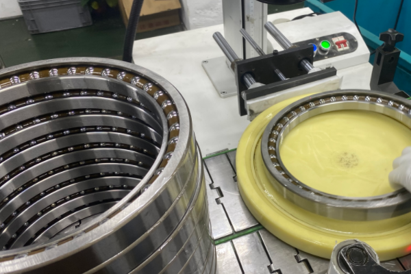 角接觸球軸承使用壽命多久？