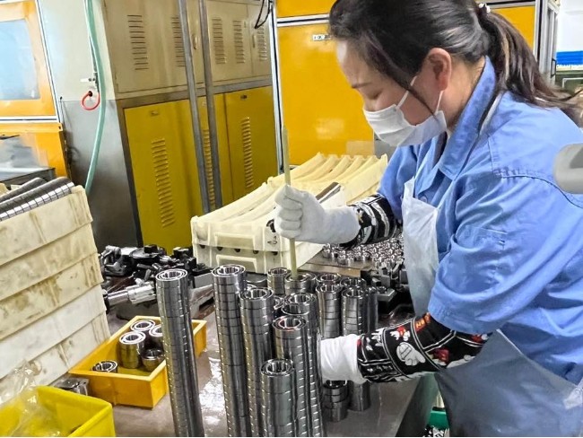 數(shù)控車床主軸軸承選型之如何選擇軸承接觸角？