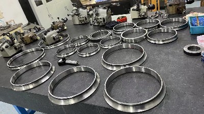 角接觸球軸承的保持架種類與各自的優(yōu)缺點(diǎn)有哪些？