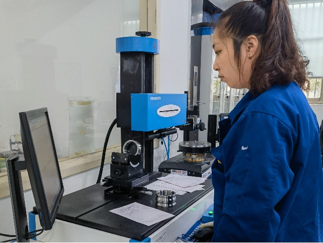 加工中心主軸軸承有遇到過發(fā)熱抱死是什么原因造成的？