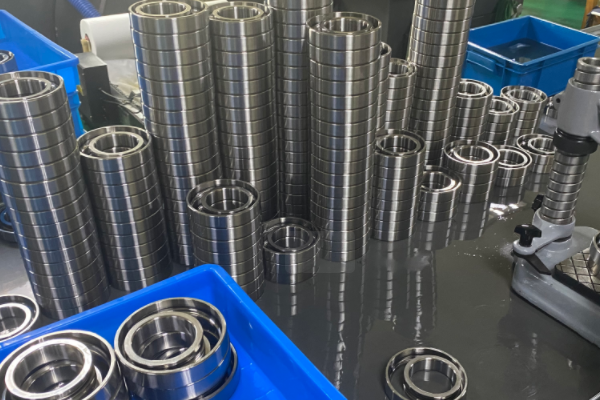 角接觸球軸承定位預緊怎么做